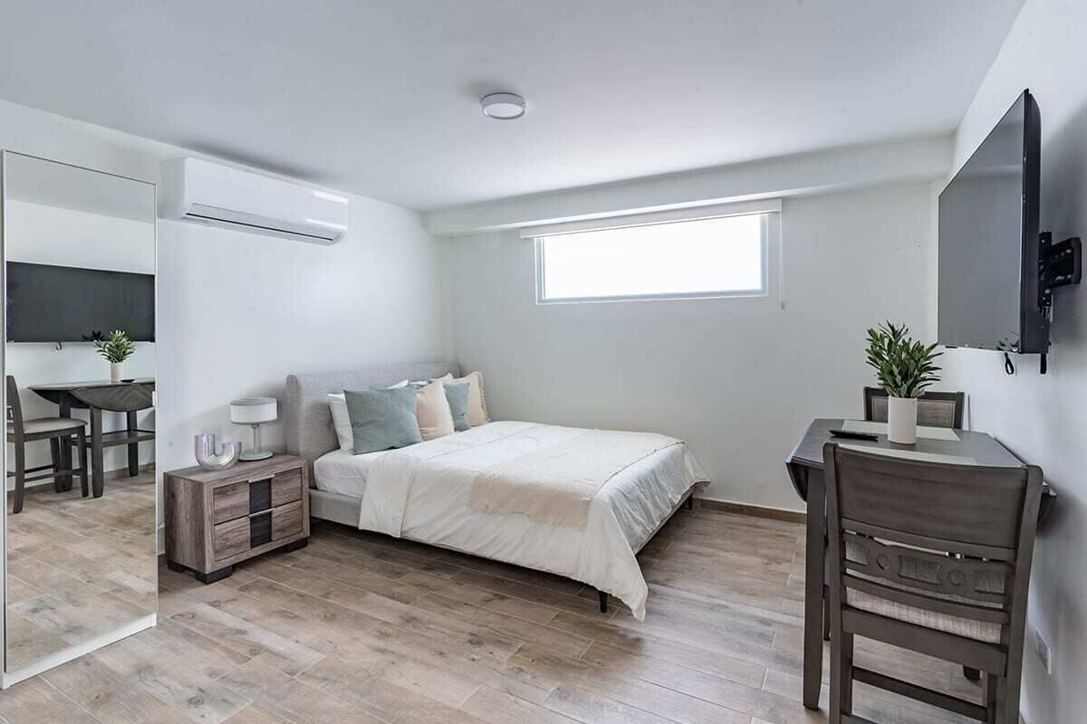 2 bedrooms, desk, WiFi, bed sheets