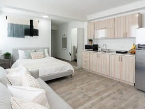 1 chambre, bureau, fer et planche à repasser, Wi-Fi