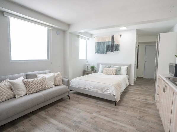 1 bedroom, desk, iron/ironing board, WiFi