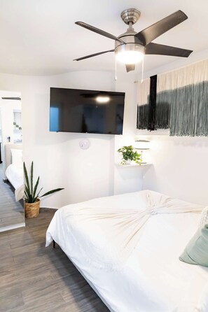 1 bedroom, desk, WiFi, bed sheets