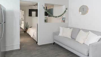 1 Schlafzimmer, Schreibtisch, WLAN, Bettwäsche