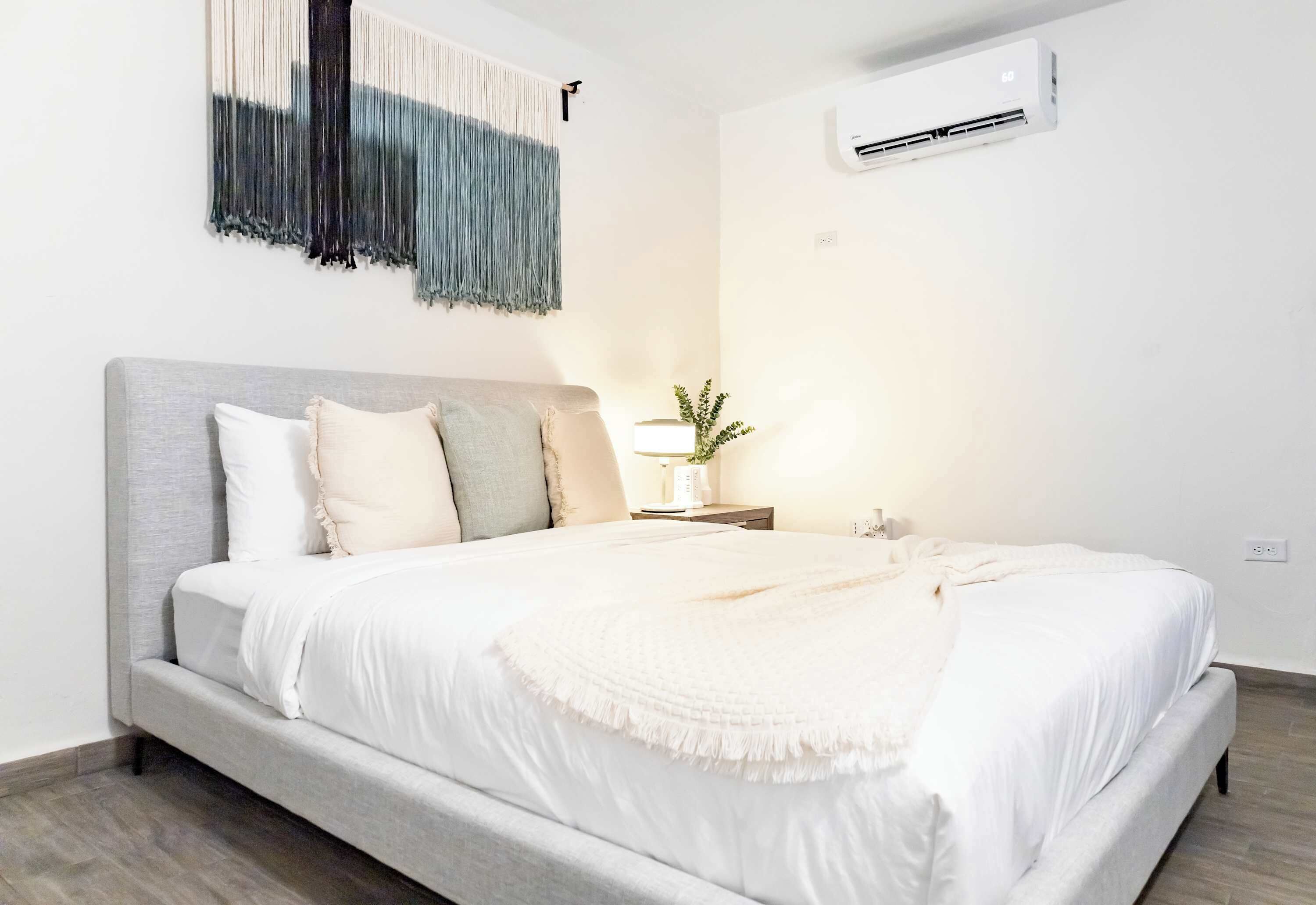 1 bedroom, desk, WiFi, bed sheets