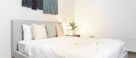 1 bedroom, desk, WiFi, bed sheets