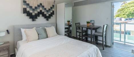 1 bedroom, desk, WiFi, bed sheets