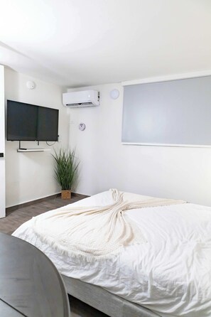 1 多间卧室、办公桌、WiFi、床单