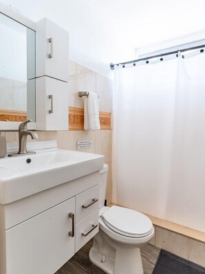 Shower, hair dryer, towels - AQUA Terrazas 5 · Oceanfront, Pool & Local Dining (Dorado)