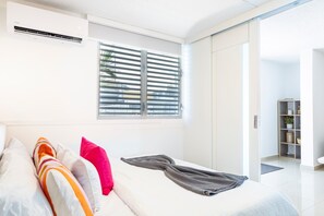 16 chambres, fer et planche à repasser, Wi-Fi, draps fournis