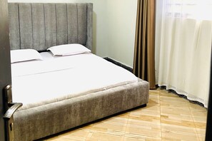1 chambre, fer et planche à repasser, Wi-Fi gratuit, draps fournis