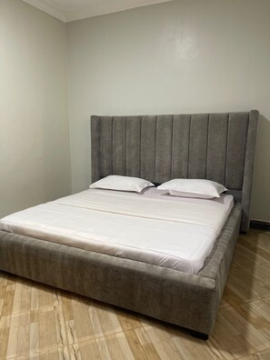 1 soverom, strykejern/-brett, wi-fi (inkludert) og sengetøy