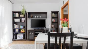 Apartment, 1 Bedroom, Balcony | Living room