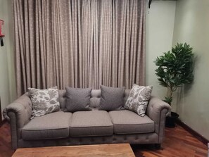 ห้องเอ็กเซกคิวทีฟ, วิวสวน | 1 ห้องนอน, ตู้นิรภัยในห้องพัก, ตกแต่งพิเศษโดยเฉพาะ, โต๊ะทำงาน