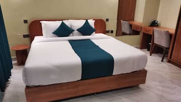 Chambre Deluxe, vue jardin | 1 chambre, coffres-forts dans les chambres, ameublement personnalisé