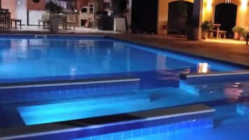 Kolam renang outdoor