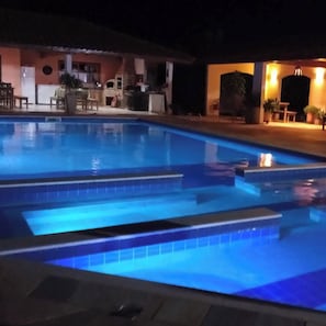 Outdoor pool - Sítio Aconchegante com Piscina e Wi-Fi (Quadra)