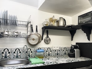 Coffee/tea maker, electric kettle