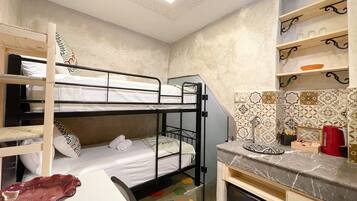 Ferros/tábuas de passar roupa, Wi-Fi de cortesia, roupa de cama