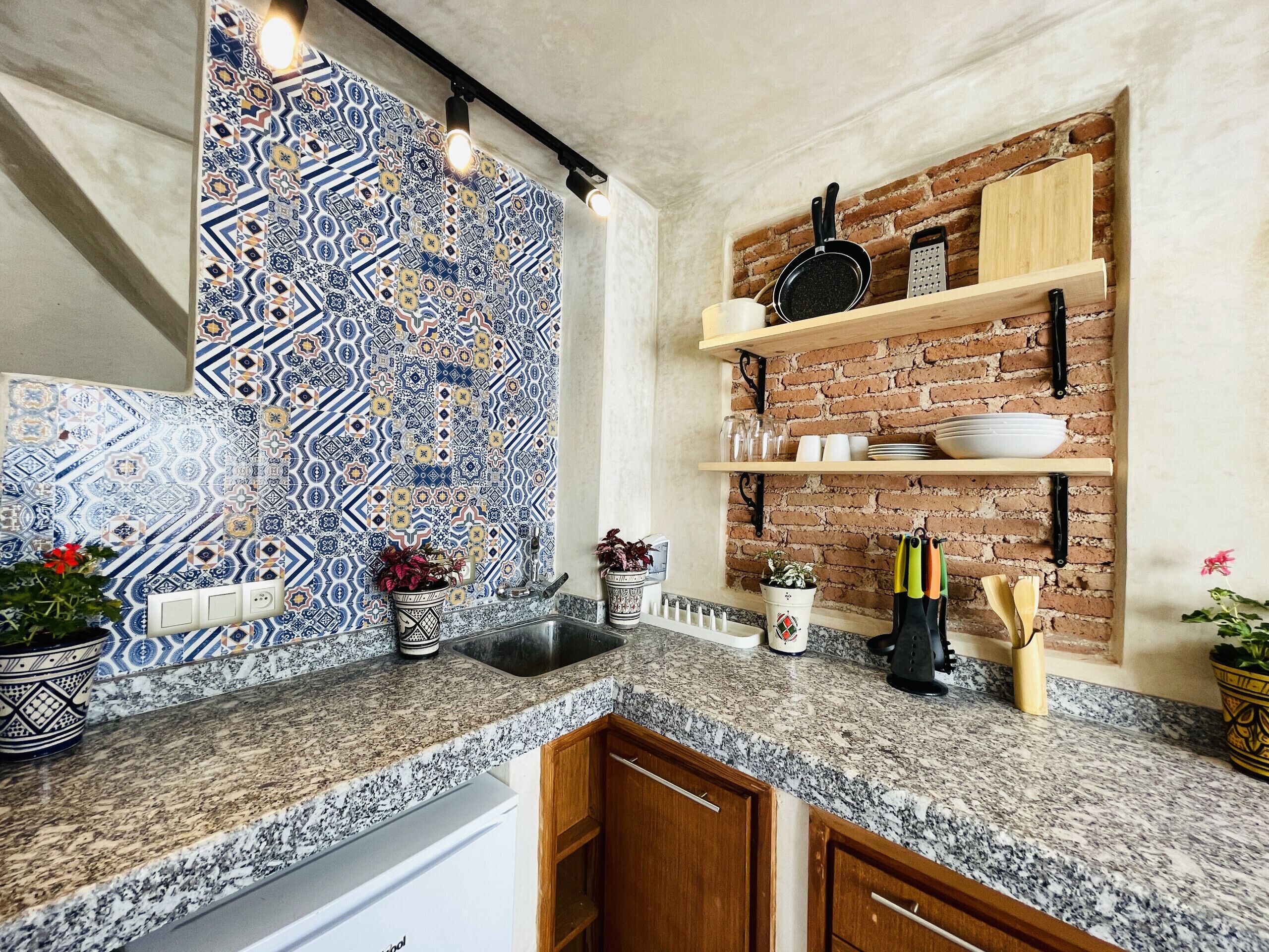 冰箱、微波炉、茶具/咖啡用具、电热水壶