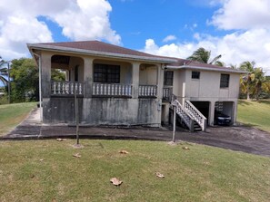 Exterior - Beautiful 2-bed House in St George (Workmans)