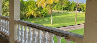 Beautiful 2-bed House in St George