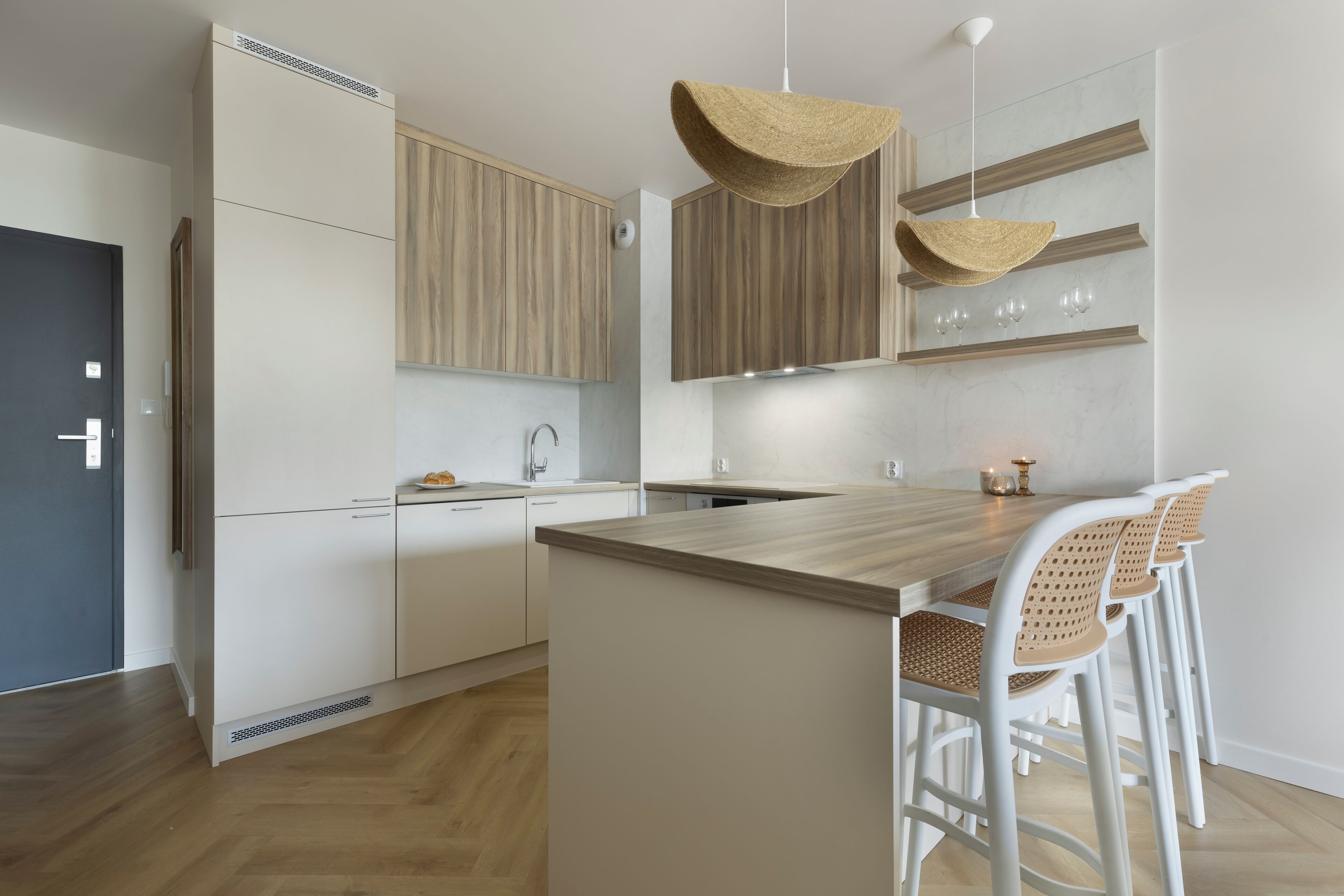 Apartamento exclusivo | Cocina privada | Frigorífico pequeño, horno, placa de cocina y lavavajillas