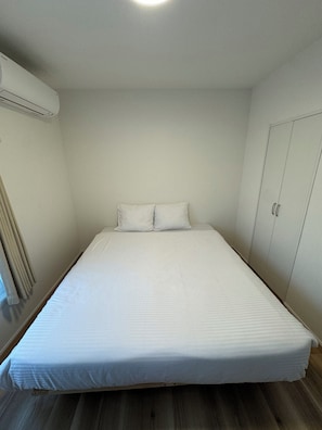 2 chambres, fer et planche à repasser, Wi-Fi, draps fournis