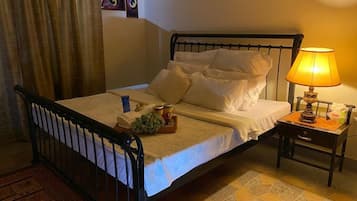 Deluxe Double Room | Soundproofing, iron/ironing board, free WiFi
