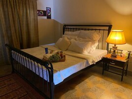 Deluxe Double Room | Soundproofing, iron/ironing board, free WiFi