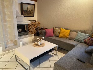 Televisie en een open haard