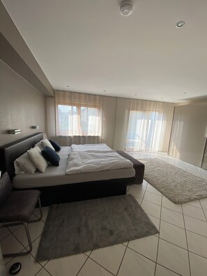 3 bedrooms, free WiFi, bed sheets