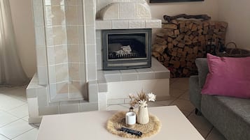 Televisie en een open haard