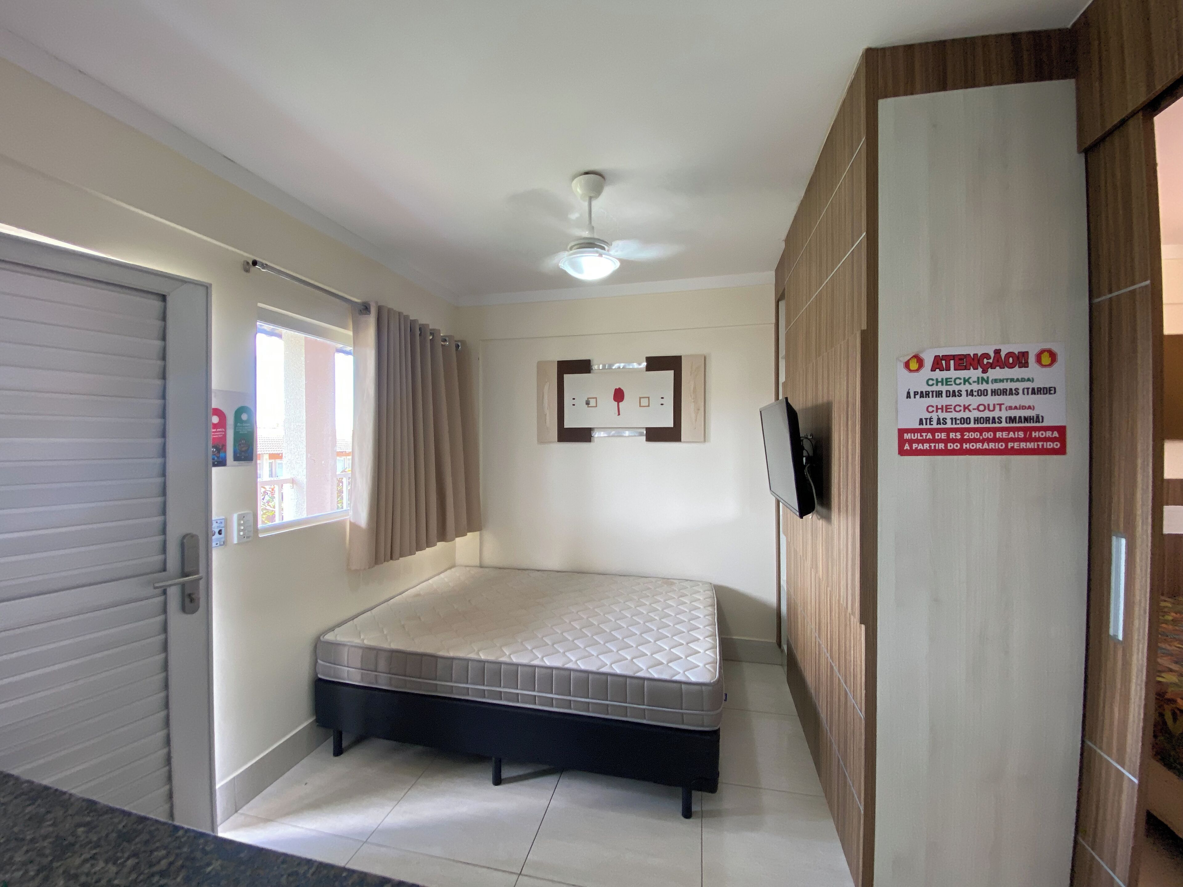 1 quarto, escrivaninha, Wi-Fi de cortesia