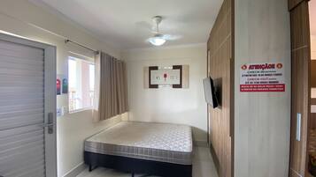 1 quarto, escrivaninha, Wi-Fi de cortesia