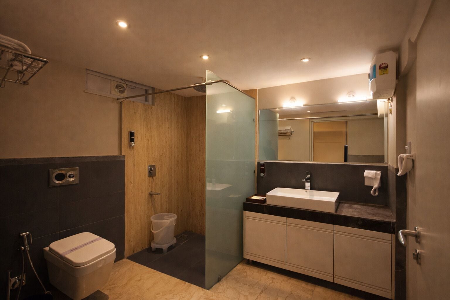 Exclusive Double Room | Bathroom | Shower, hair dryer, slippers, towels