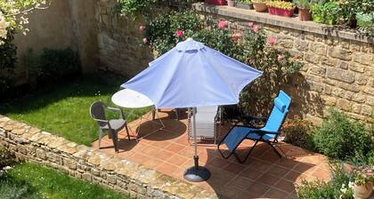 Garden flat in Historic centre of French hill town with off street parking