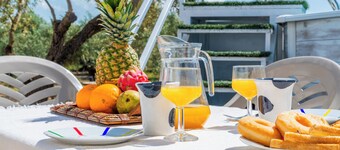 Casita Los Garranchos en la Campiña Andaluza Rodeada de Olivos