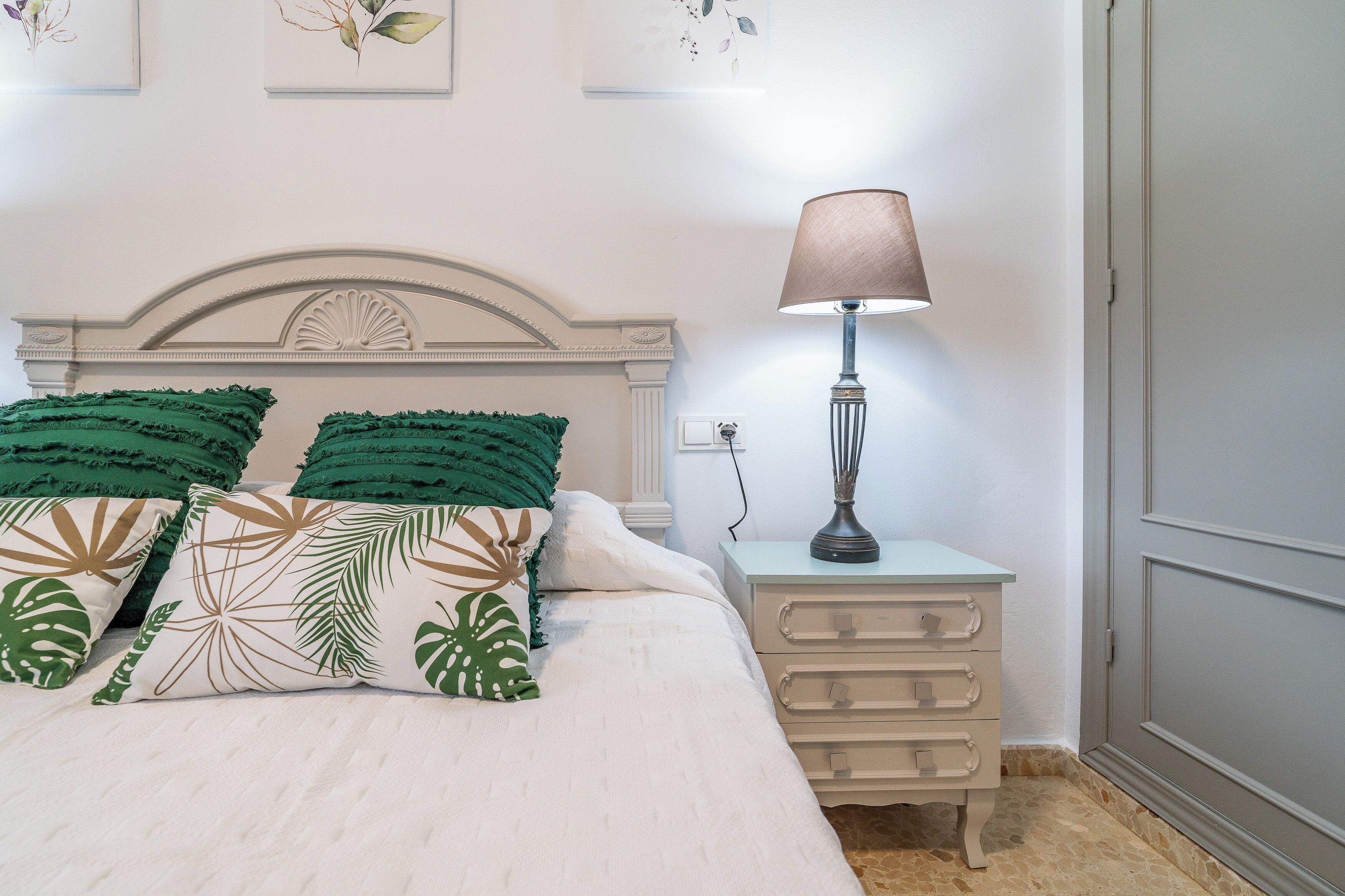 2 bedrooms, WiFi, bed sheets, wheelchair access