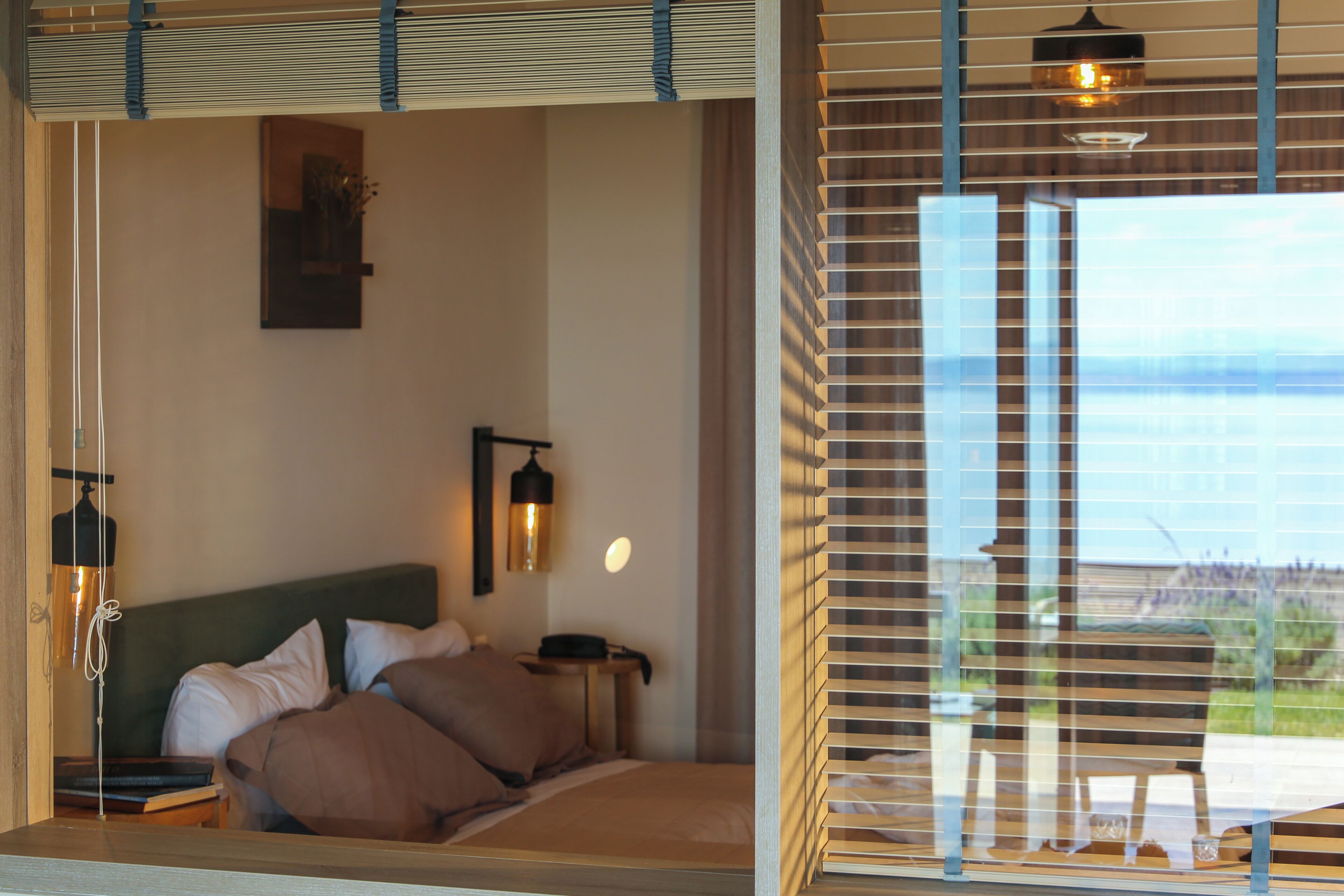 1 bedroom, Egyptian cotton sheets, premium bedding, down duvets