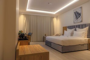 1 Schlafzimmer, Minibar, Zimmersafe, laptopgeeigneter Arbeitsplatz