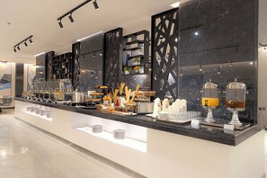 TĂ€gliches inbegriffenes FrĂŒhstĂŒcksbuffet