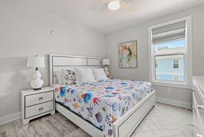 3 bedrooms, free WiFi, bed sheets - Blue Vista  -Top Floor- Fully Custom-Beach Front-Dune Walkover! (Galveston)