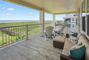 Property grounds - Blue Vista  -Top Floor- Fully Custom-Beach Front-Dune Walkover! (Galveston)