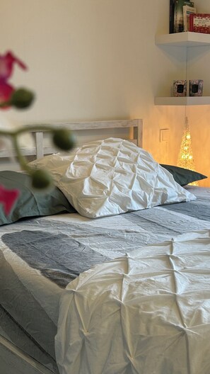 3 bedrooms, desk, iron/ironing board, free WiFi