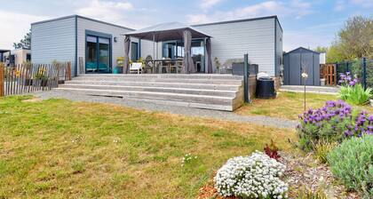 Quiet estate with swimming pool - Chalet for 6