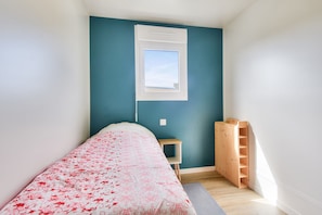 3 bedrooms, iron/ironing board, free WiFi