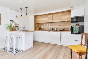 Fridge, microwave, oven, dishwasher