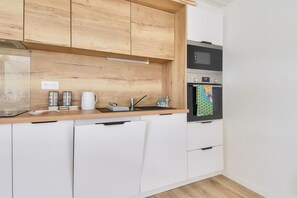 Fridge, microwave, oven, dishwasher