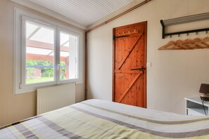 2 chambres, fer et planche à repasser