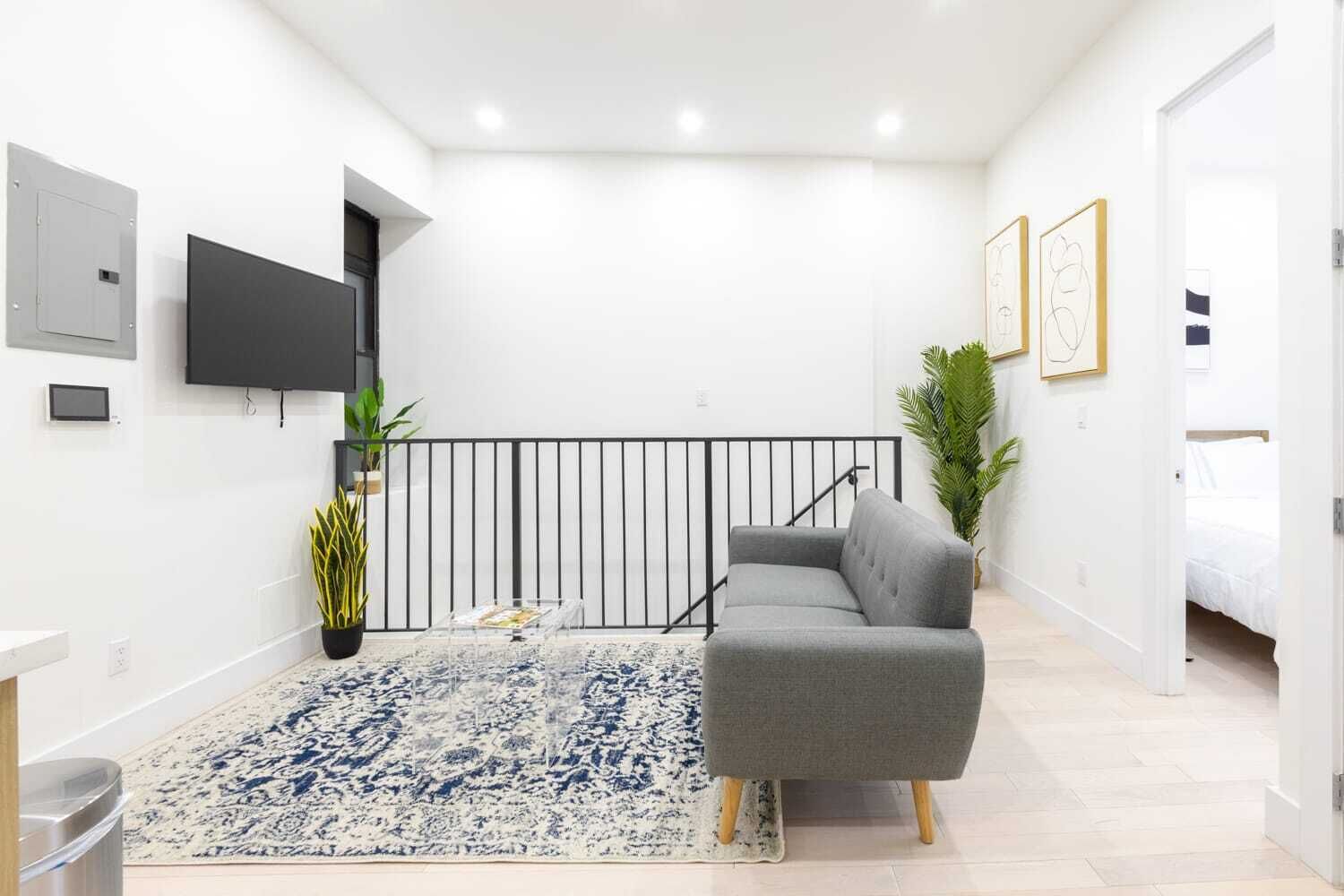 170-G 3BR Duplex with Private Yard in E Village