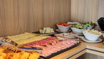 Desayuno bufé gratuito y diario