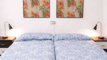 3 slaapkamers, een bureau, een strijkplank/strijkijzer, gratis wifi